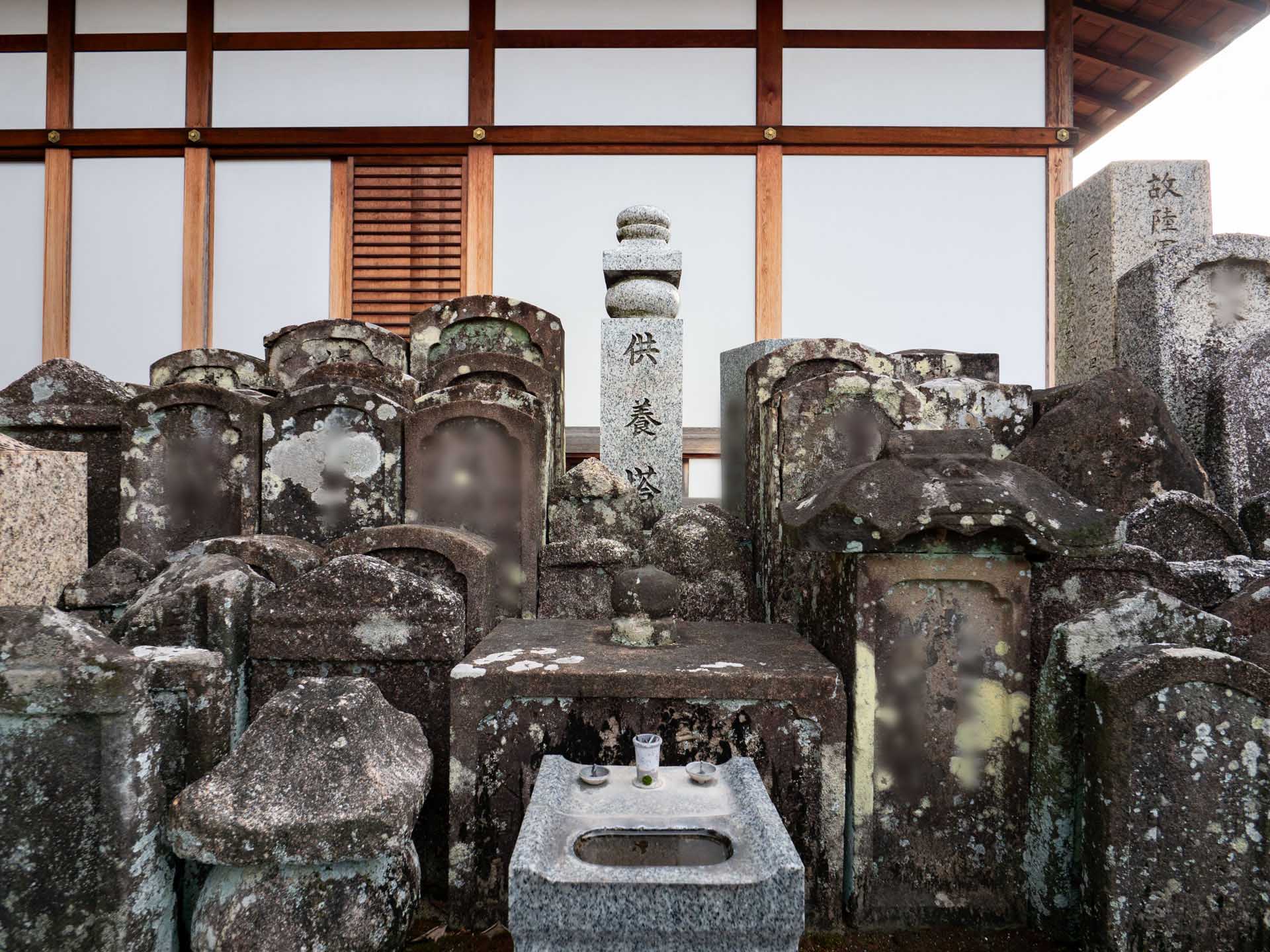 境内の墓地